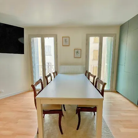 Vieil Beachside Apartment: Brand New With Parking Apartment Antibes